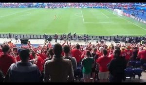 Euro 2016 : La fille de Gareth Bale fait le show sur la pelouse après la qualification du Pays de Galles (Vidéo)