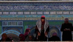 Des Palestiniens prient à la mosquée al-Aqsa à Jérusalem