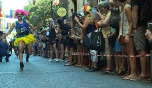 A la Gay Pride de Madrid, les hommes font la course en talons (très) hauts
