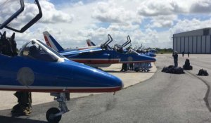 La patrouille de France arrive à Cherbourg après le défilé au-dessus du Mont