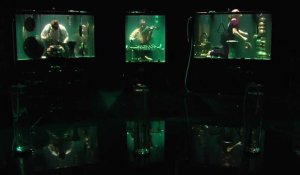 Concert « aquatique » : ce groupe joue dans des caissons remplis d'eau !