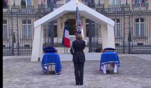 L'hommage de Hollande aux policiers tués par un djihadiste
