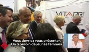 Alain Juppé entouré de jeunes femmes : "je profite"