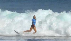 Surf : privée d'un bras, elle bat la n°1 mondiale