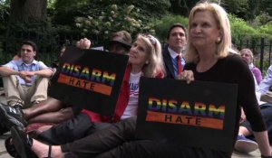 Des partisans du contrôle des armes font un sit-in à New-York