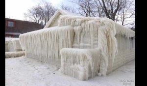Cette maison prise dans la glace est tellement dingue qu'ils ont dû prouver qu'elle n'était pas "fake"