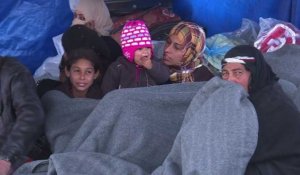 Près de Mossoul, des déplacés dans l'attente de tentes