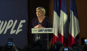 Le Pen raille la campagne "en jachère" de Fillon