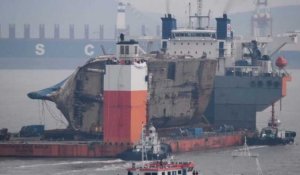 Corée du Sud: le ferry Sewol touche enfin terre