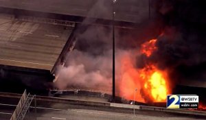 Les images impressionnantes d'un pont en flammes qui s'effondre en plein Atlanta