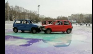 Une partie de pétanque avec des voitures en Russie ! - ZAPPING AUTO DU 10/04/2017