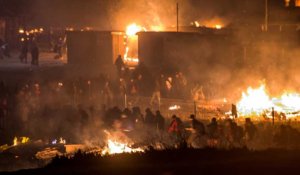 Le camp de migrants de Grande-Synthe détruit par les flammes