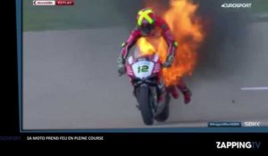 La moto d'un pilote de Superbike prend feu en pleine course (vidéo)
