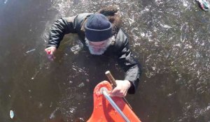 Un pêcheur estonien reste coincé dans un lac gelé