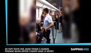 Un papy invite une jeune femme à danser pendant qu'un artiste chante dans le métro (vidéo)