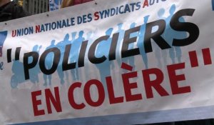 Paris: les syndicats de policiers devant le palais de justice
