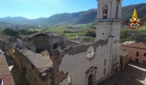 Italie: images aériennes de la cathédrale de Norcia détruite