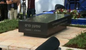 Dévoilement de la pierre tombale de Shimon Peres