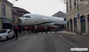 Le transport d'un A320 sème la pagaille dans les rues près de Tarbes