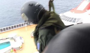 Evacuation d'un passager en mer