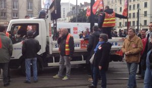 Des milliers de manifestants contre la loi travail à Nantes