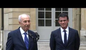 Peres en visite à Paris: "Notre coeur est avec la Belgique"