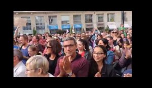 Welcome refugees : la minute d'applaudissements