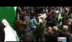 Grosse bagarre lors d'un congrès du FLN à Alger entre journalistes et membres de sécurité - ALGÉRIE