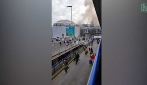 La double explosion de l'aéroport de Bruxelles vue des réseaux sociaux