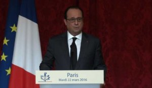 Attentats en Belgique: Hollande appelle à "l'unité nationale"