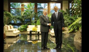 Poignée de main historique à Cuba entre Raul Castro et Barack Obama