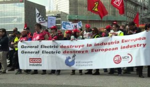 GE: au moins 2.000 salariés manifestent à Paris