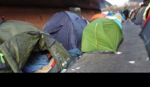 Un campement de réfugiés s'étend à deux pas du centre humanitaire de Paris