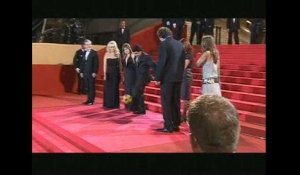 Maradona jongle sur les marches de Cannes