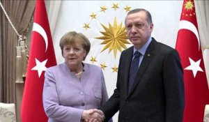 Turquie: Merkel préoccupée par la liberté d'expression
