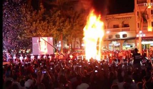 Pour lancer leur carnaval, les Mexicains brûlent le mur de Trump