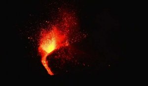 Italie: l'Etna en éruption pour la deuxième nuit consécutive
