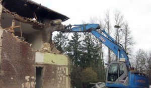 Destruction de deux maisons à Court-Saint-Etienne