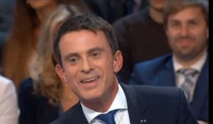 «Emmanuel, tu n'as pas fait ça ?» plaisante Valls au sujet du statut des fonctionnaires