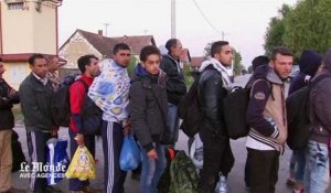 A pied et en bus, les migrants continuent d'arriver en Croatie