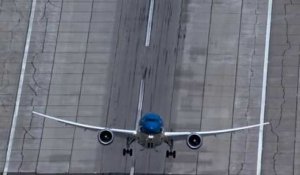 Décollage à la verticale du Boeing Dreamliner 787-9 lors d'un vol d'essai