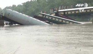 L'effondrement d'un pont entraîne la chute meurtrière d'un train au Pakistan