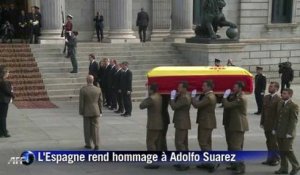 Les Espagnols rendent hommage à l'ancien président Adolfo Suarez