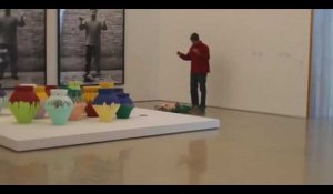 Miami : un homme brise un vase d'Ai Wei Wei à 1 million de dollars