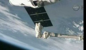 La capsule Dragon rejoint la Station spatiale internationale