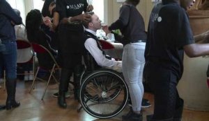 Un styliste crée pour les personnes handicapées