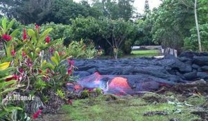 Flot de lave au milieu de résidences à Hawaï