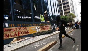 Manifestation de colère à Mexico après la disparition de 43 étudiants