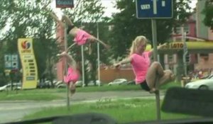 Des Polonaises pratiquent "le street pole dance"