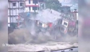 La mousson précoce entraine d'impressionnants glissements de terrain en Inde
